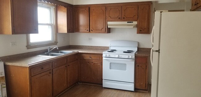 Building Photo - 9449 Maple Dr
