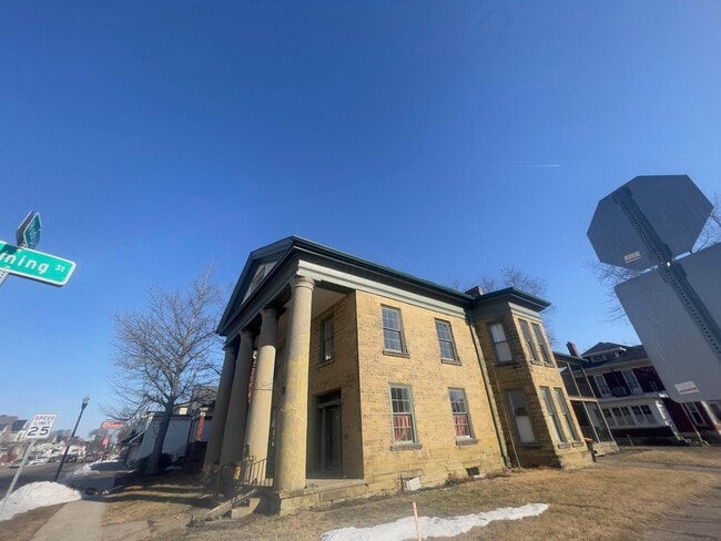 Building Photo - 166 Hudson Ave