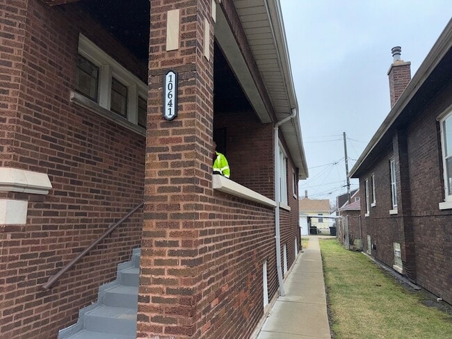 Foto del edificio - 10641 S Normal Ave