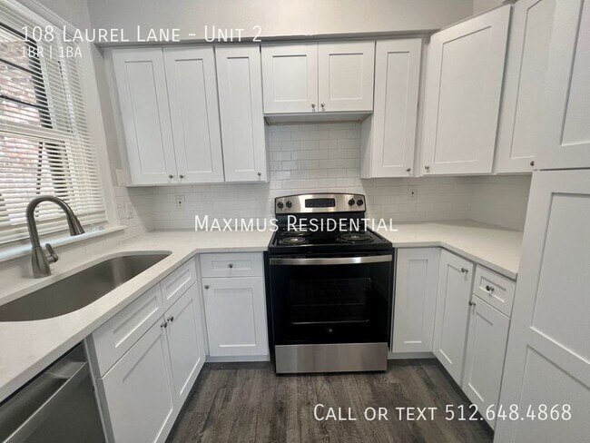 Building Photo - 1/1 Garage Apt for Lease. Well-Maintained ...