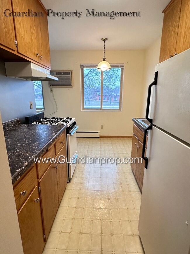 Foto del edificio - Richfield Second Level Apartment, Heat Pai...
