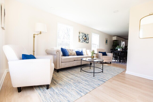 Foto del edificio - 942 Hawkins - Cummins Rd