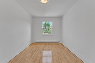 Building Photo - 389-401 Yonge Street