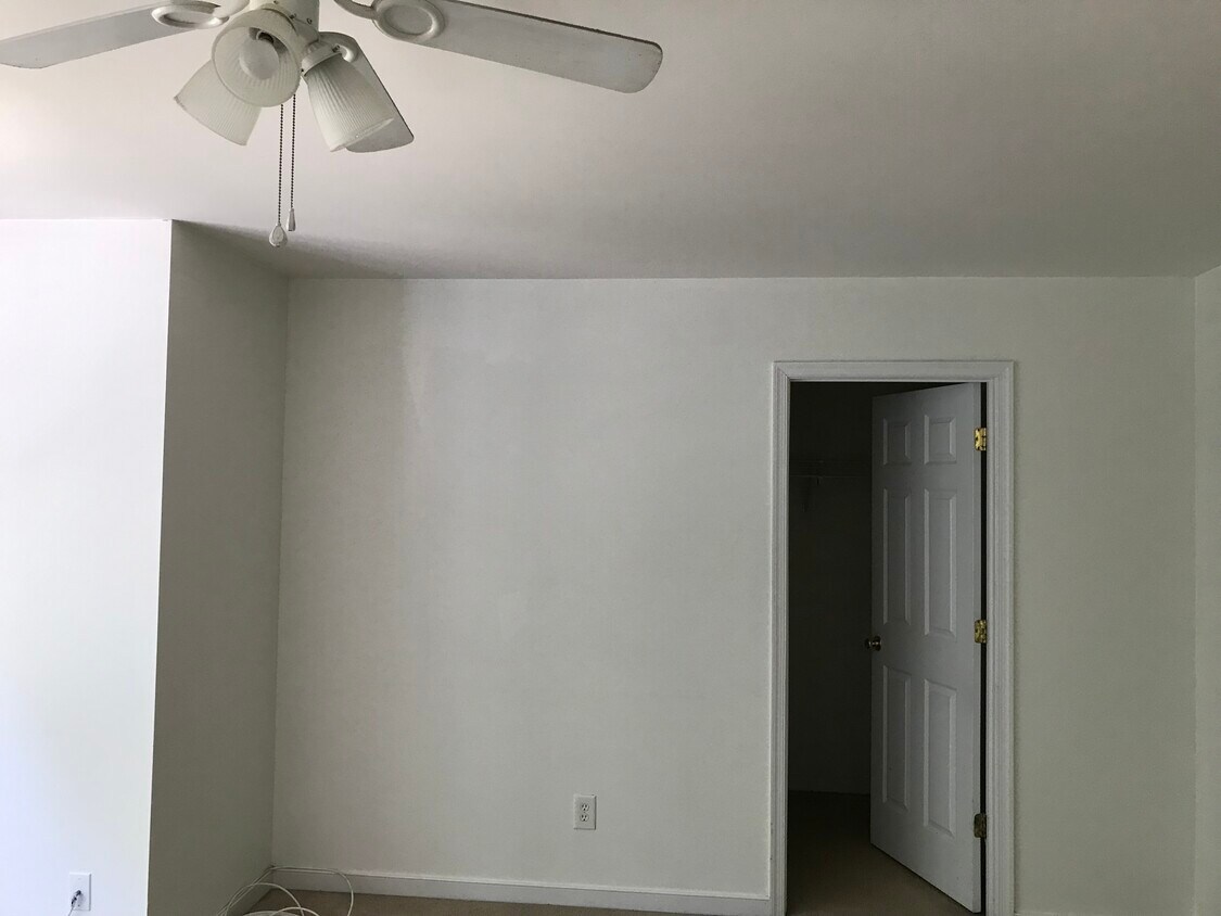 Foto del edificio - 8612 Springwater Dr