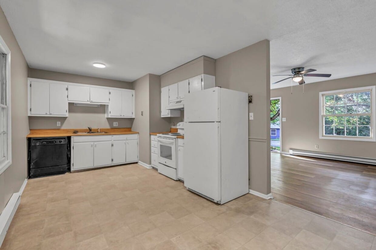 Primary Photo - $2200 —Available spring semester January 2026 4 bedroom 2 bath House Student and pet friendly