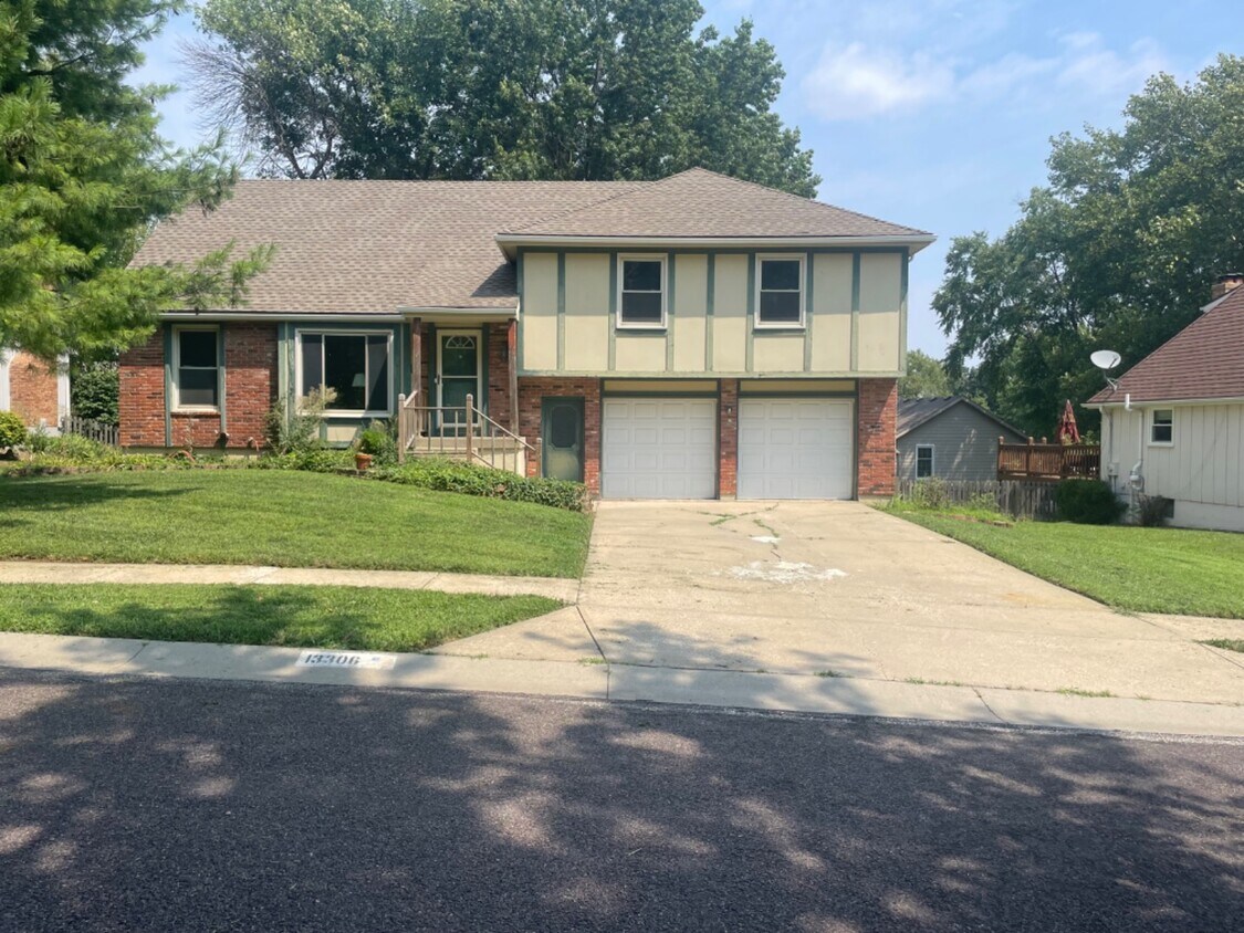 Foto principal - 13306 W 112th St