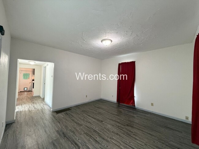 Building Photo - 1007 W Frederick Ave