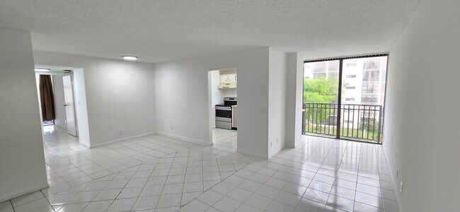 Bright living area - 16919 N Bay Rd