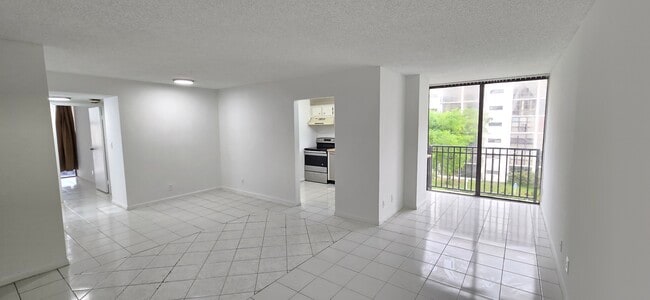Bright living area - 16919 N Bay Rd