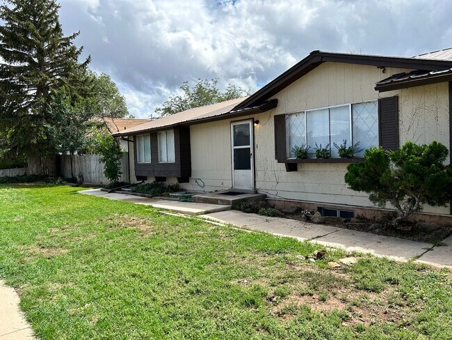 Building Photo - 396 N 500 W