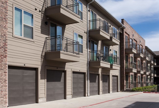 Cortland Farmers Market Apartments Dallas, TX
