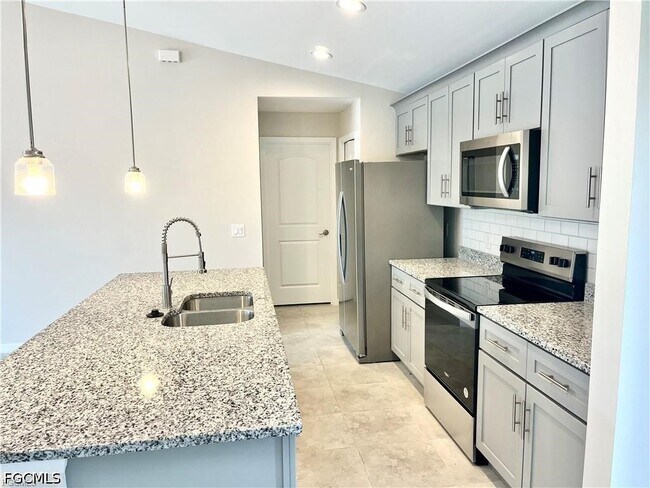 Foto del edificio - 2538 NW 24th Pl