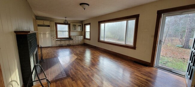 Building Photo - Charming home close to downtown Traverse City