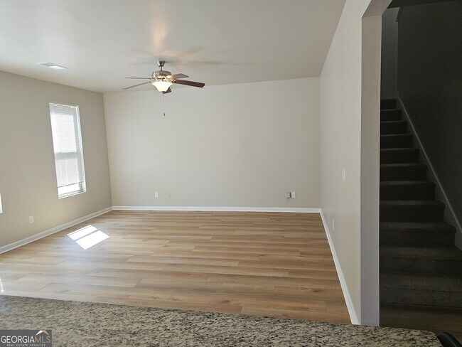 Foto del edificio - 102 Daisy Cir