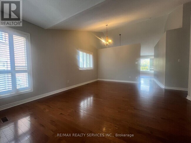 Building Photo - 7 Ladywood Ct