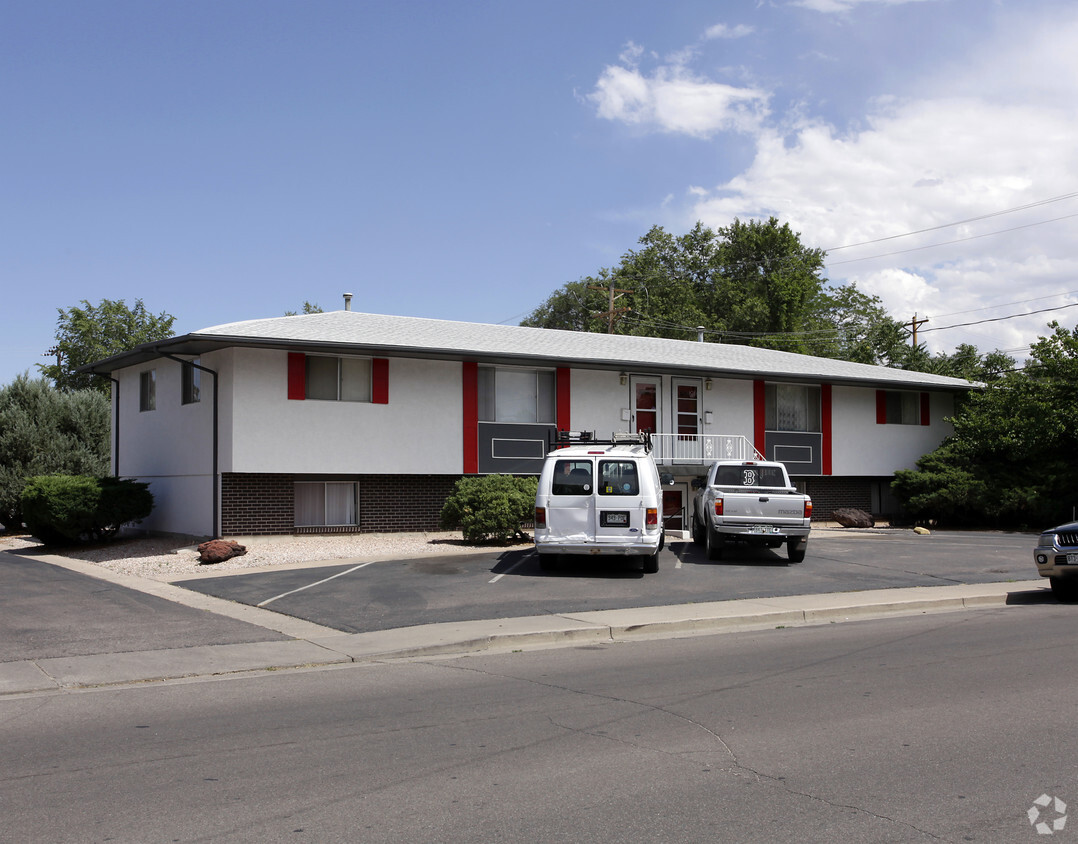 Primary Photo - 1662-1694 Moore Ave