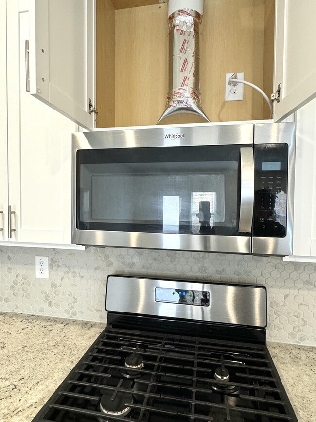 Foto del edificio - 3635 Shore Wood Ave