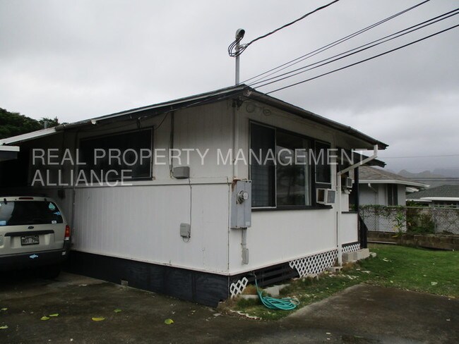 Building Photo - 642C Maluniu Ave