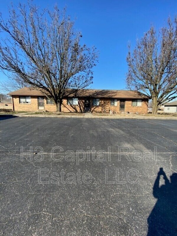 309 Southgate Dr, Freeburg, IL 62243 Condo for Rent in Freeburg, IL