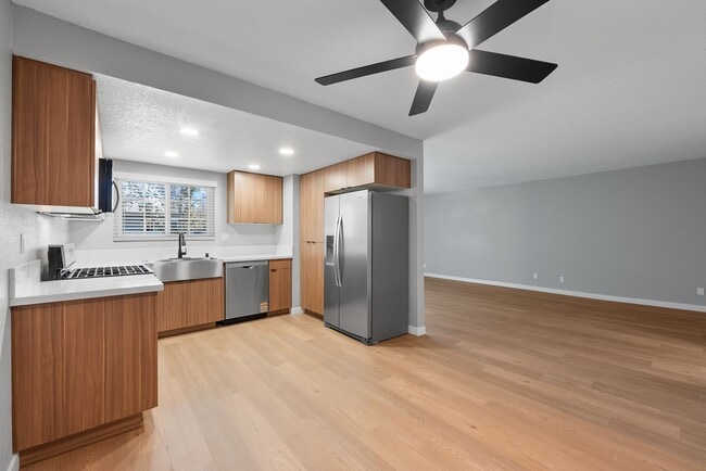 Building Photo - Countrywood Apartments