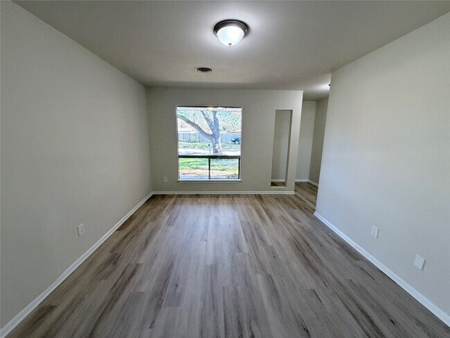 Foto del edificio - 3616 Willowick Dr