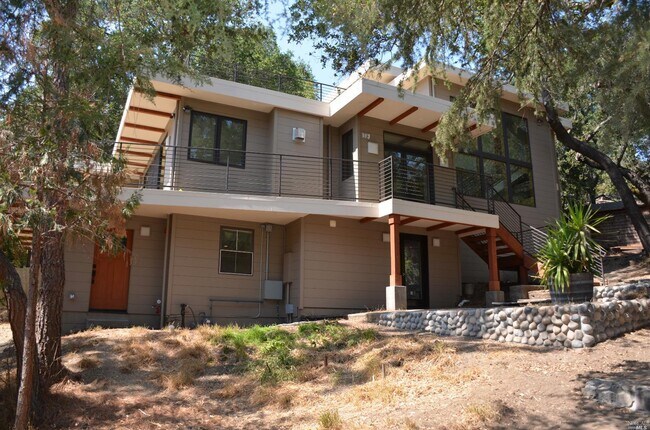 Building Photo - 103 Woodland Rd