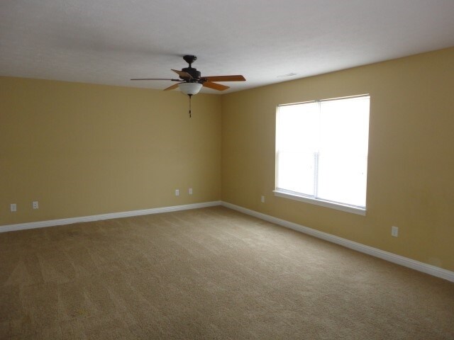 Building Photo - 960 Foxtail Ct