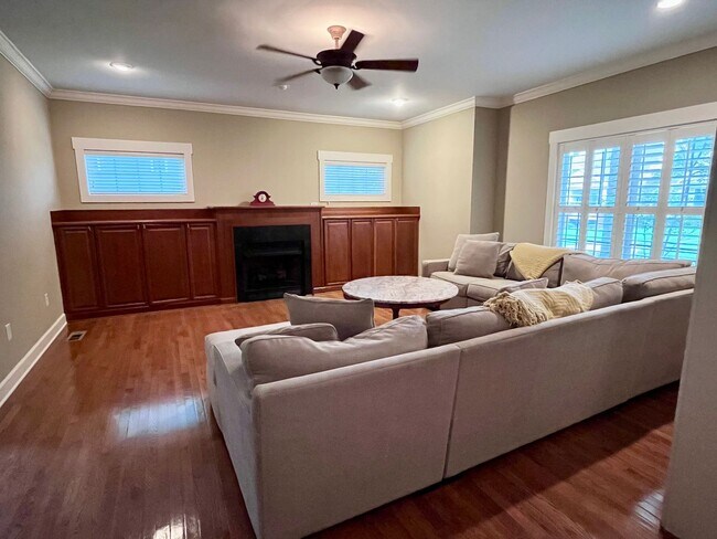 Foto del edificio - 236 N Ainsdale Dr