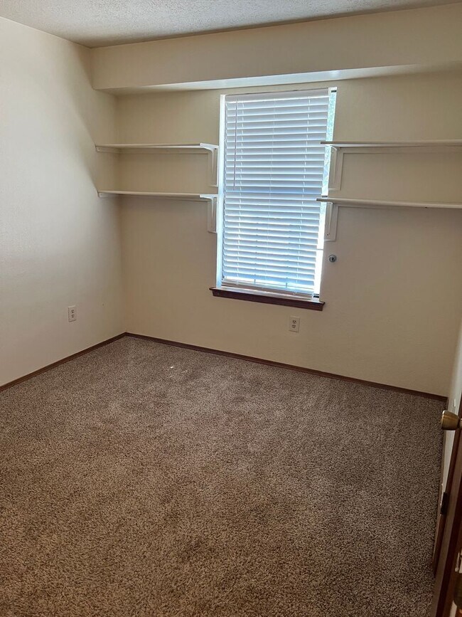 Foto del edificio - Taylor Ranch 3 Bedrooms 2 Bath 2/CG 1800/sf