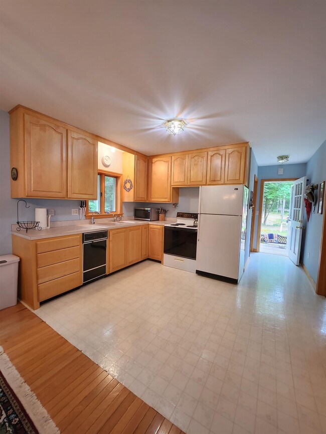 Building Photo - 30 Pinepark Dr