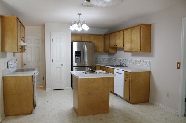 Building Photo - 546 Oak Creek Rd