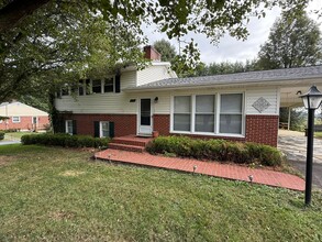 Building Photo - 272 Morningside Dr SW