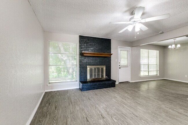 Building Photo - 6121 Stardust Dr S