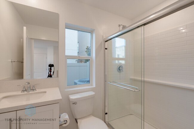 Foto del edificio - 4 Bed 3.5 Bath Detached House in South El Monte!