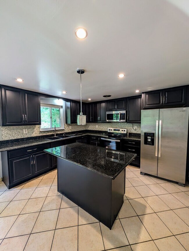 Foto del edificio - MODERN 3 BEDROOM HOME IN SOUTH PARK!