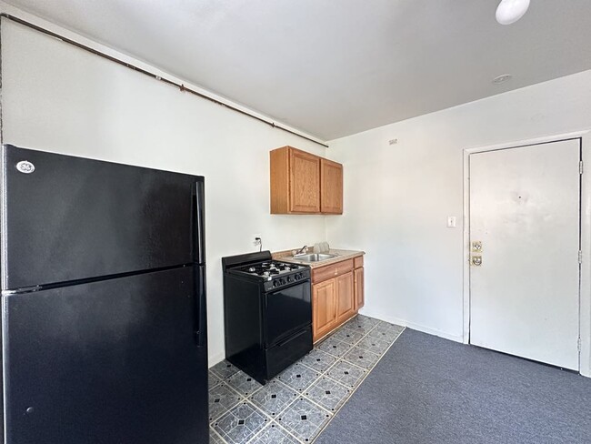 Building Photo - 5710 N Winthrop Ave