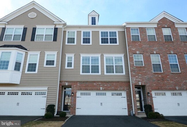 Building Photo - 326 W Hamlin Ave