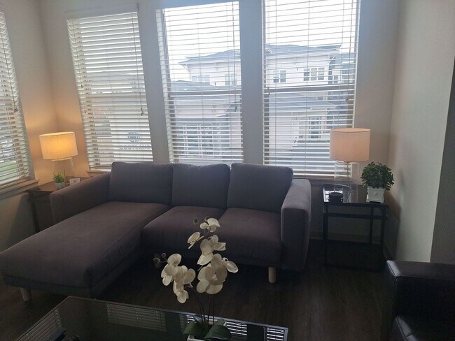 Building Photo - CH-Cortland Flatirons