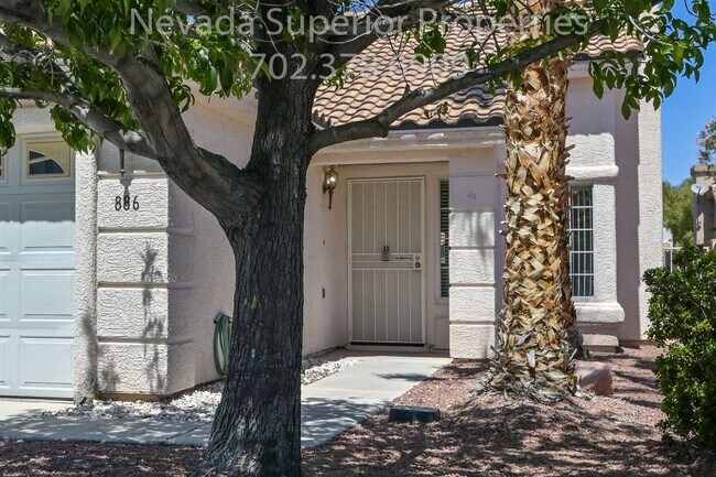 Building Photo - SE Single Story 3 Bedroom Home!!! Low Main...