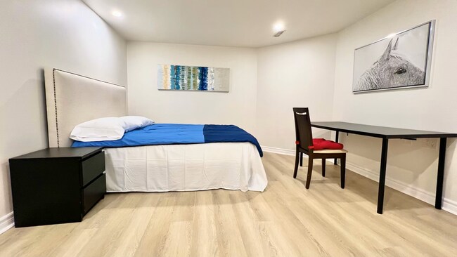 Photo du bâtiment - 2 Lytton Blvd