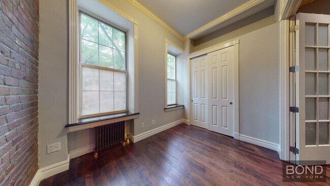 Foto del edificio - 350 W 21st St
