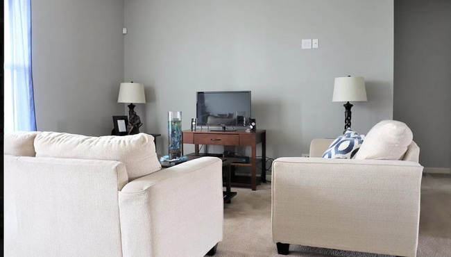 Foto del edificio - Spacious 4-Bedroom Near Lake Cunningham