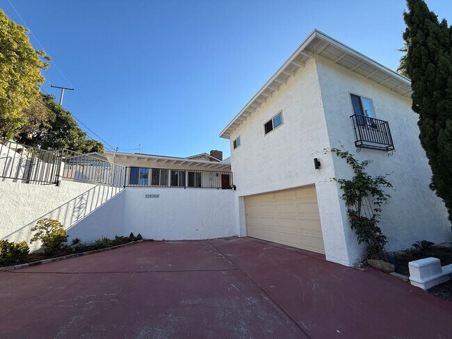 Foto del edificio - Ventura Hillside Beauty with 3 bedrooms, a...