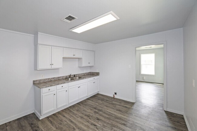 Foto del edificio - 3703 S Monroe St