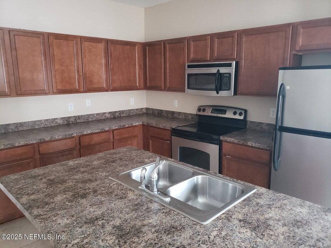Building Photo - 625 Oakleaf Plantation Pkwy
