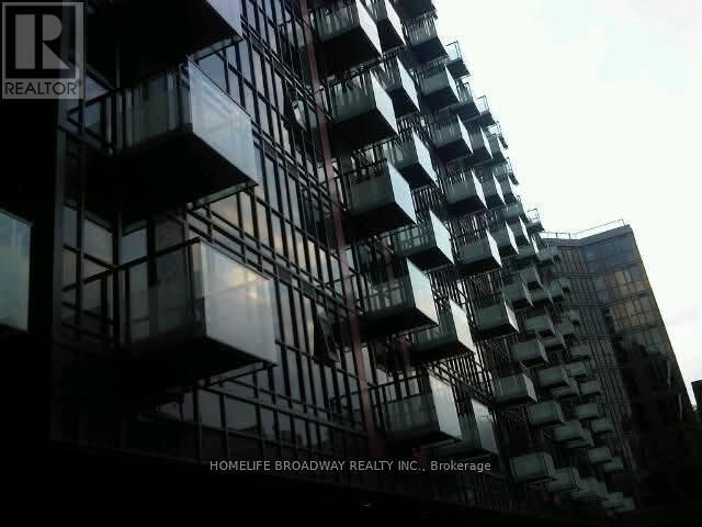 Building Photo - 560 Front St W