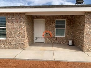 Building Photo - 1208 W Manana Blvd