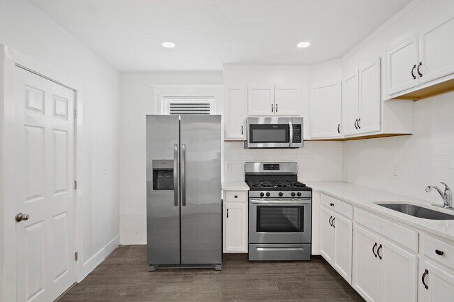 Building Photo - 65 Whitten St