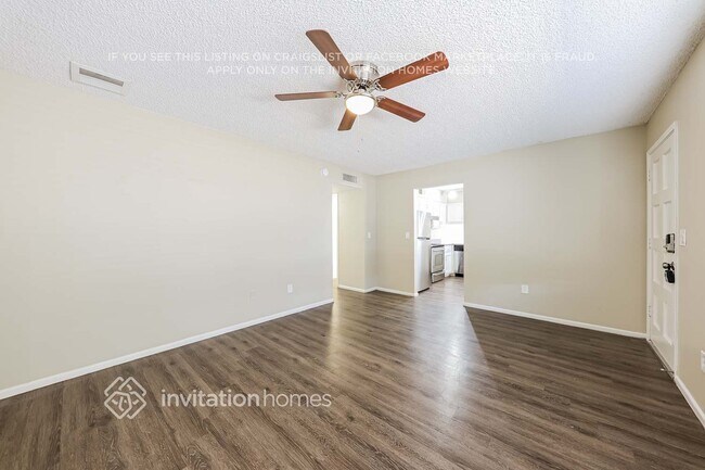 Foto del edificio - 2929 W Michelle Dr