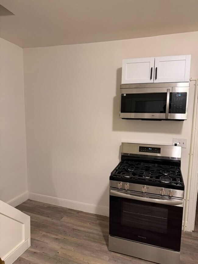 Foto del edificio - Renovated 3–4BR Townhome | $1,295 | Available Now